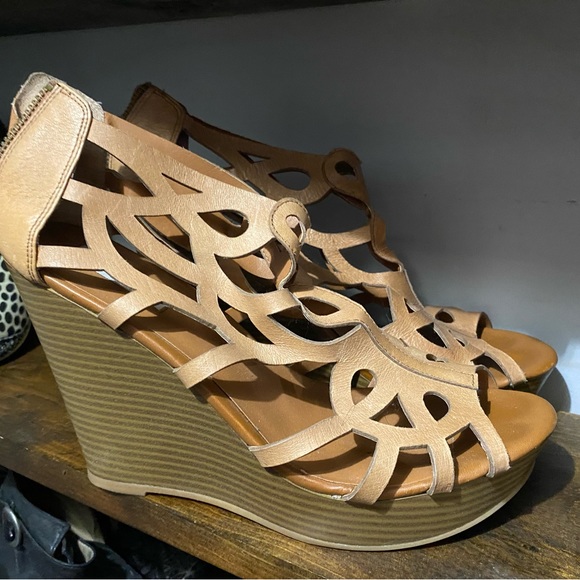 Steve Madden size 10 laser cut wedge sandals - Picture 1 of 4